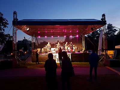 Ground support stage roofing 11x9m