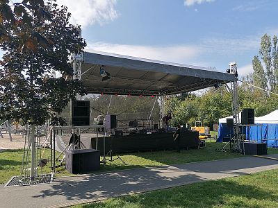 Ground support stage roofing 11x9m