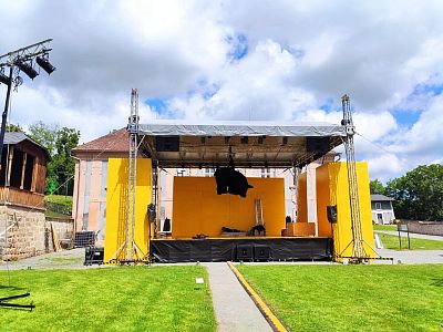 Ground support stage roofing 11x9m