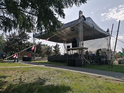 Ground supportové zastřešení podia 11x9m