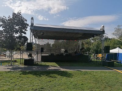 Ground supportové zastřešení podia 11x9m